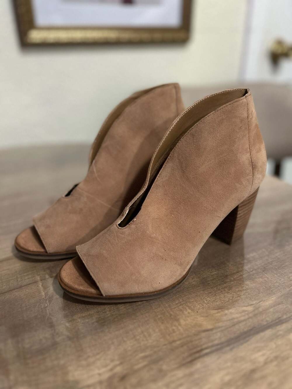 Lucky Brand Women's Joal Suede Chunky Heel Bootie Macaroon Size 7.5M